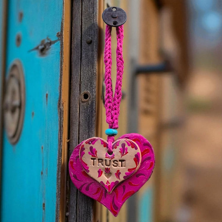 Porte-bonheur - Cœurs "TRUST"