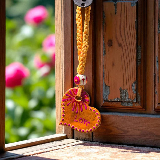 Porte-bonheur - Petit cœur "LOVE" vif