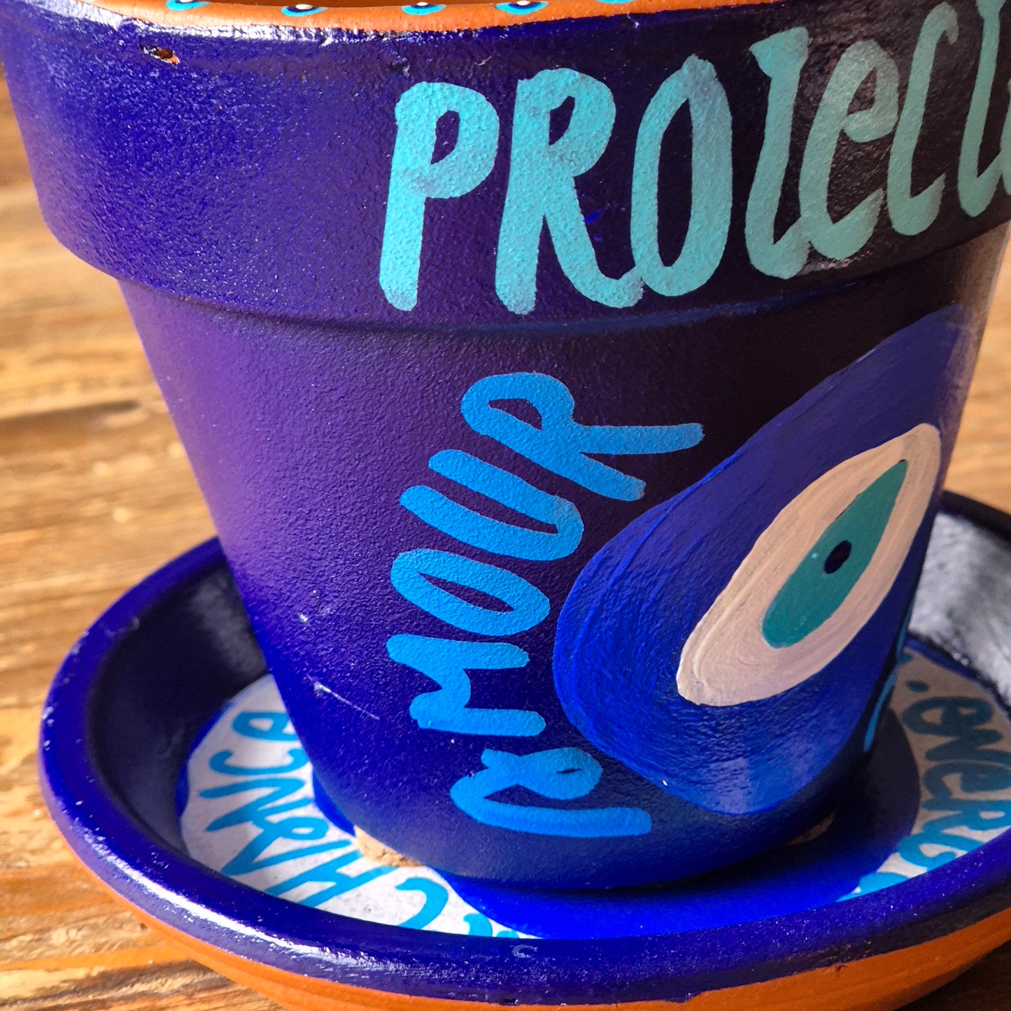 Cache pot "PROTECTION"