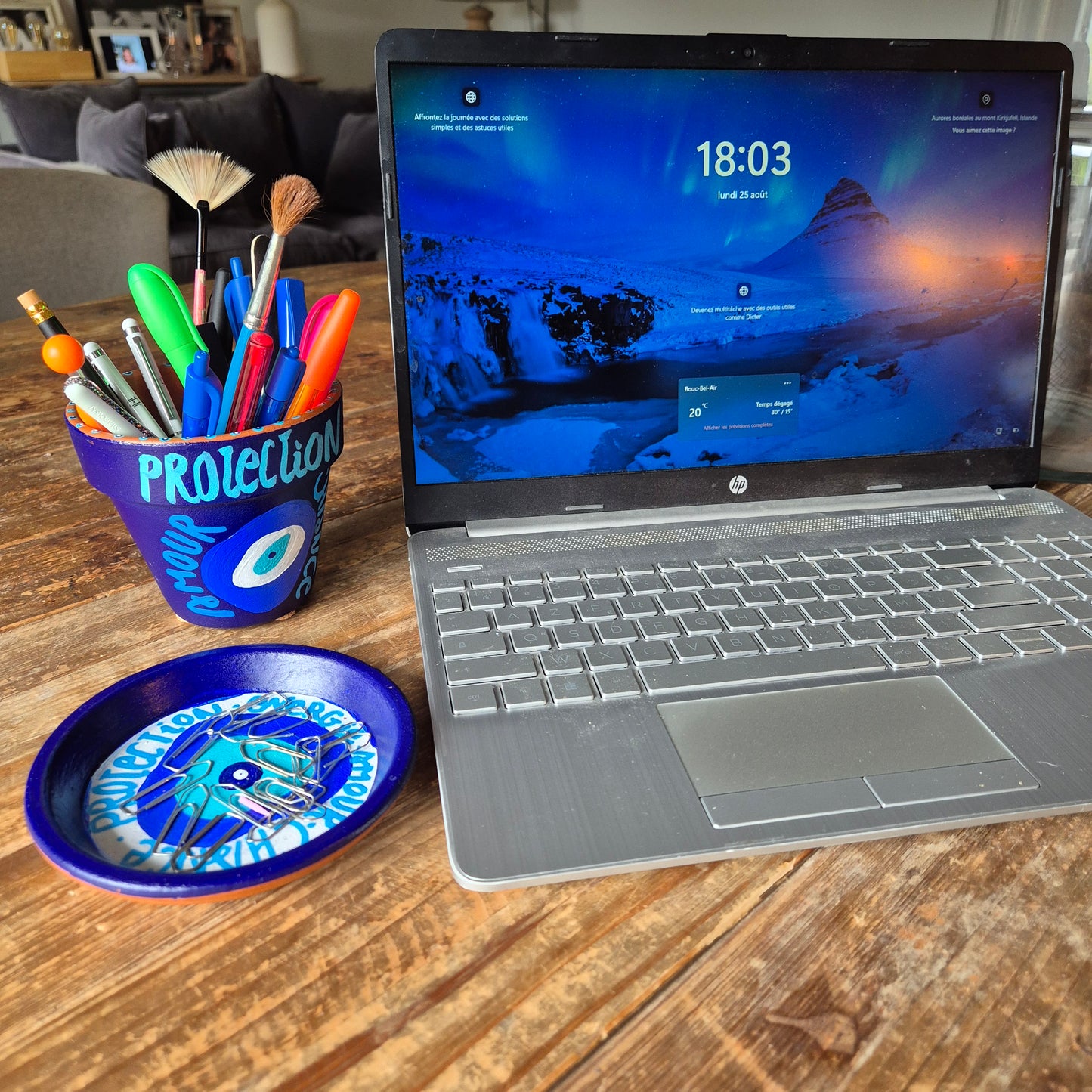 Cache pot "PROTECTION"